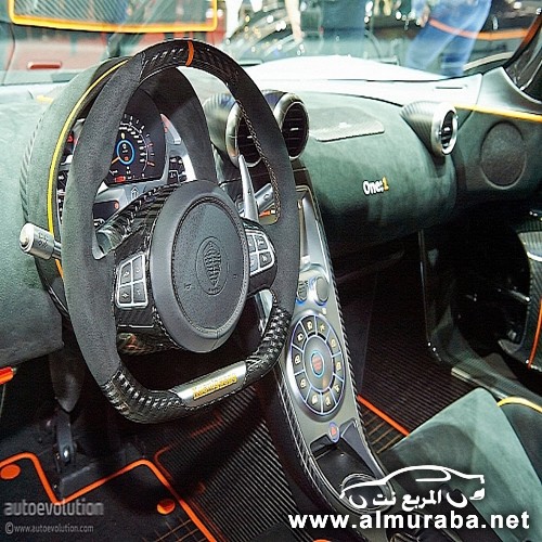 koenigsegg-one1-makes-public-debut-in-geneva-live-photos-medium_4