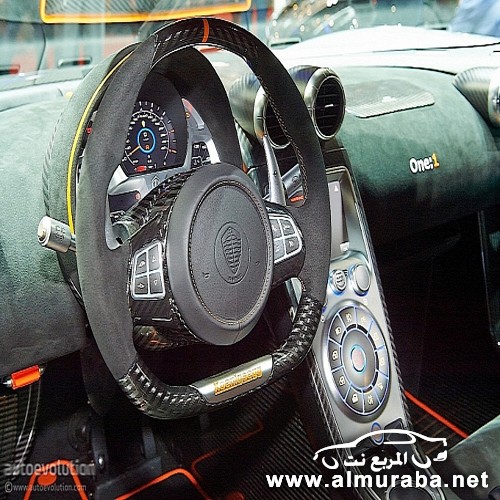 koenigsegg-one1-makes-public-debut-in-geneva-live-photos-medium_5