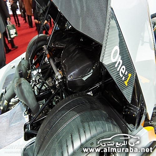 koenigsegg-one1-makes-public-debut-in-geneva-live-photos-medium_6