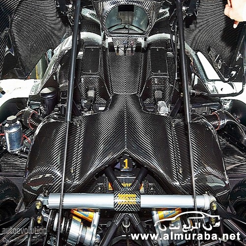 koenigsegg-one1-makes-public-debut-in-geneva-live-photos-medium_8
