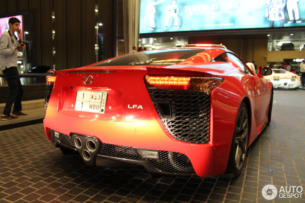 lexus-lfa-c239515022013071454_3