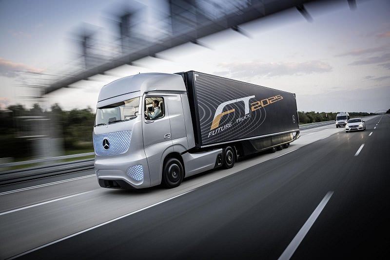 mercedes-benz-unveils-future-truck-2025-video-photo-gallery_1_0