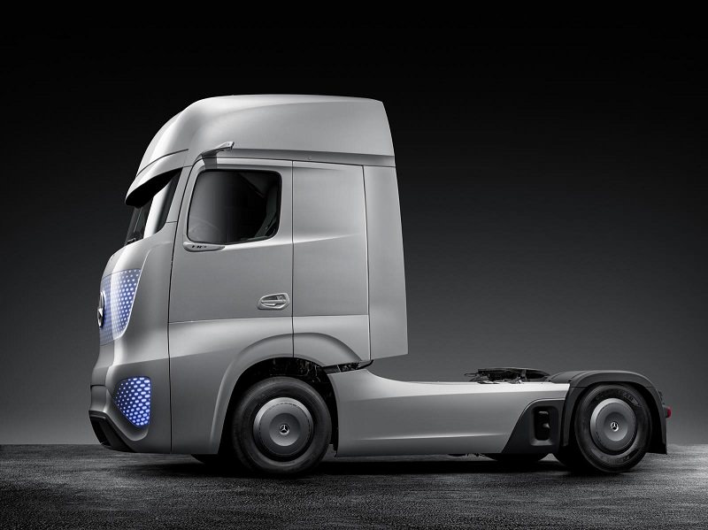 mercedes-benz-unveils-future-truck-2025-video-photo-gallery_2