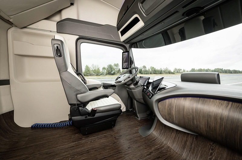 mercedes-benz-unveils-future-truck-2025-video-photo-gallery_7