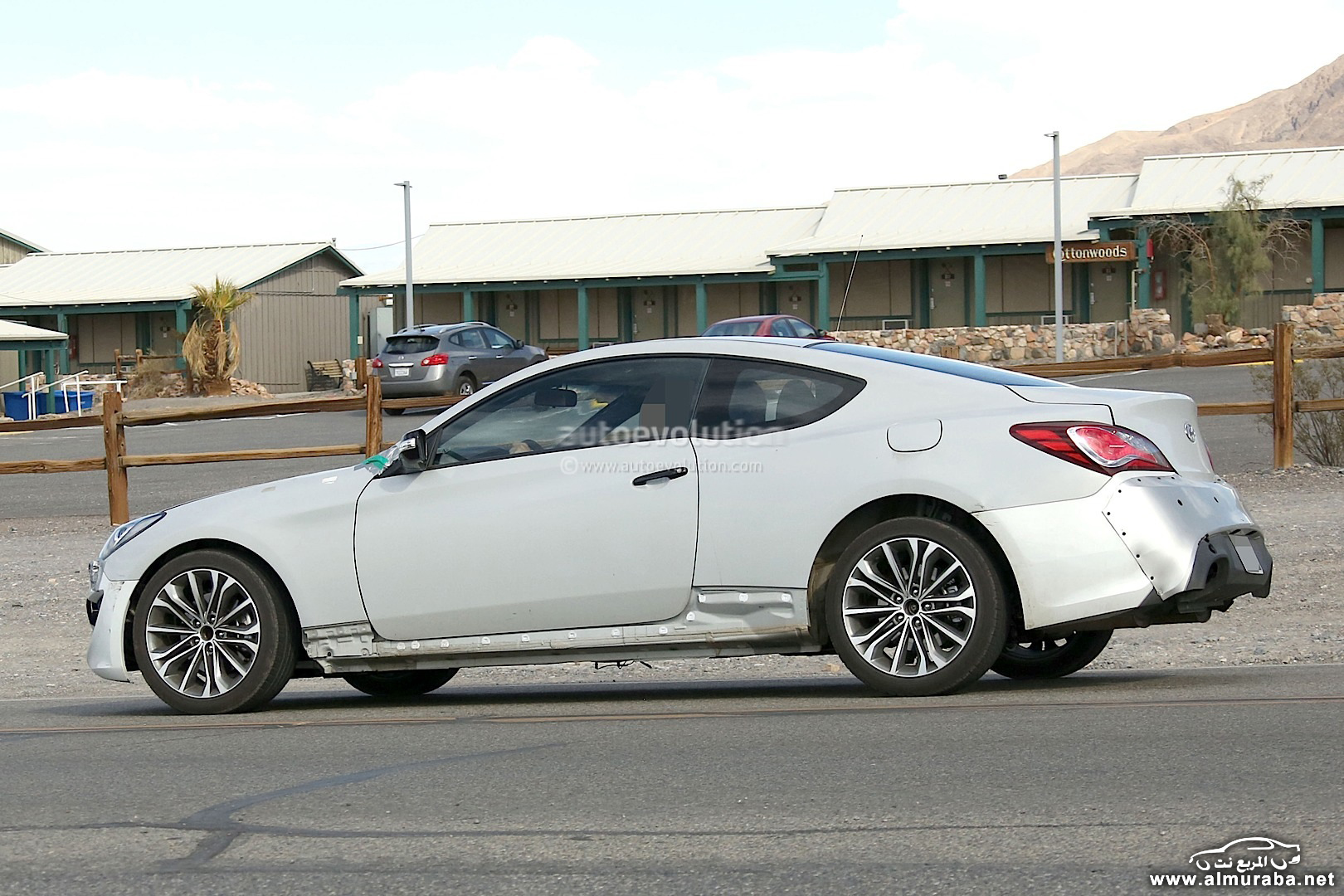 new-2017-hyundai-genesis-coupe-spied-for-the-first-time_5