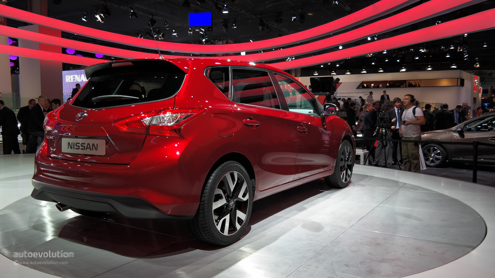 nissan-pulsar-completes-the-companys-line-up-at-paris-photo-gallery_9