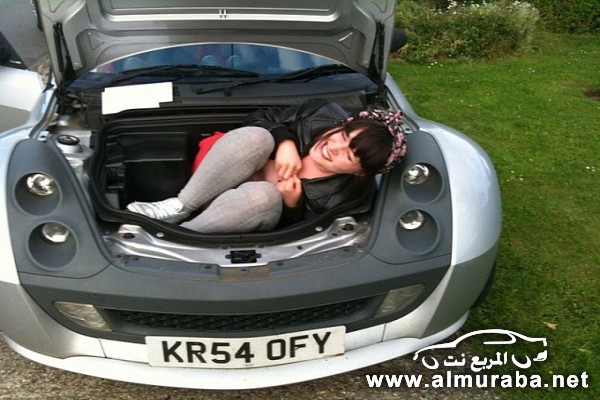 people-sitting-in-supercar-boots-becoming-a-trend-car-booting-photo-gallery-medium_5
