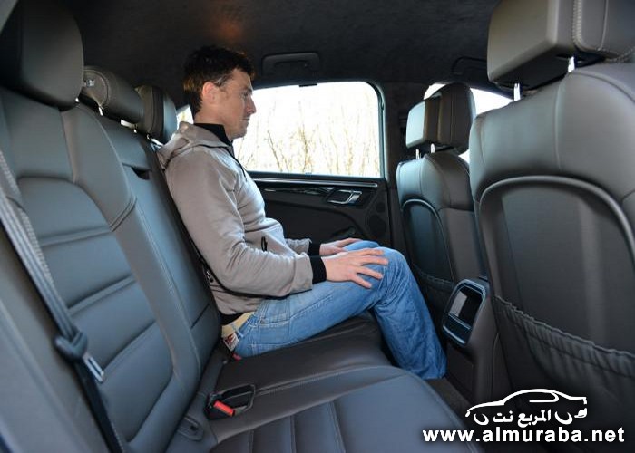 porsche_macan_vs_range_rover_evoque_rear_seats