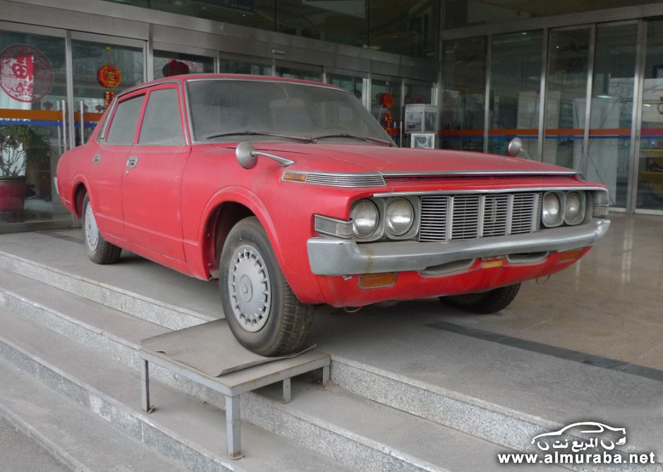 toyota-crown-china-red-1
