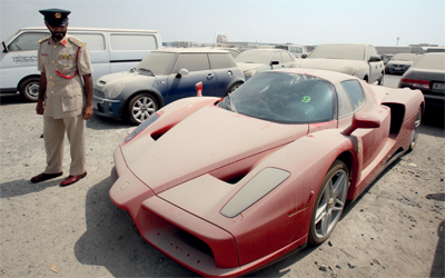 سيارات فخمة في حجز مرور دبي 21