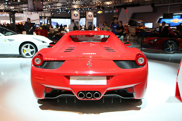 “تغطية” معرض دبي للسيارات 2013 صور + فيديو Dubai Motor Show