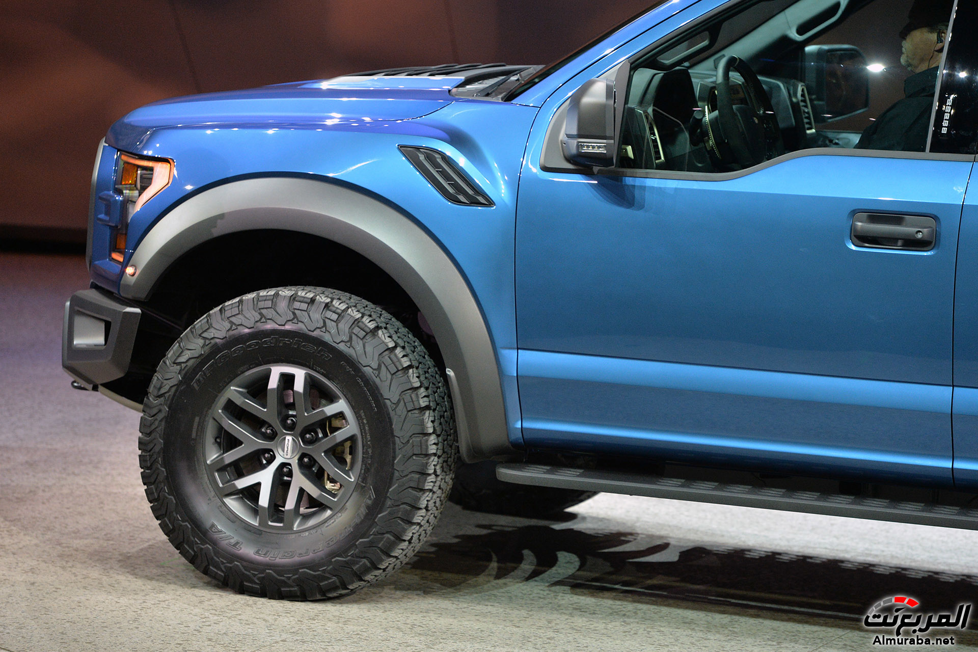 13-2017-ford-f150-raptor-detroit-1