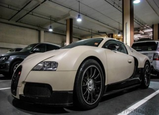 بالصور سعودي يقتني” بوجاتي فيرون” الاولي فى لونها بيج مت واسود