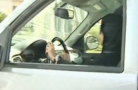 نجلاء حريري التي قادت سيارتها امس في جدة لتوصيل ابنها : املك ثلاث رخص قيادة