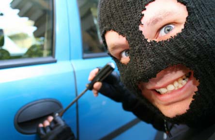 عشر نصائح وارشادات لمنع تعرض سيارتك للسرقة