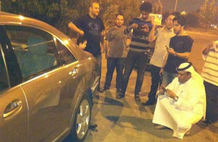 محاولة دهس وليد الفراج مقدم برنامج اكشن يادوري في Mbc اكشن وصدم سيارته بالصور