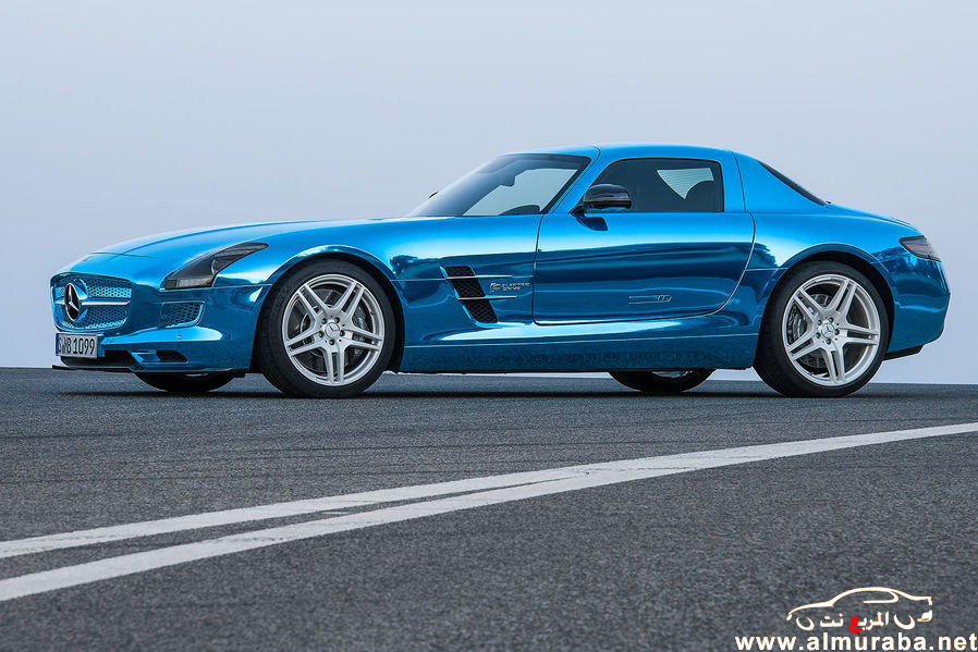 مرسيدس بنز اس ال اس الكوبيه الزرقاء سعرها يقترب من نصف مليون دولار Mercedes-Benz SLS AMG