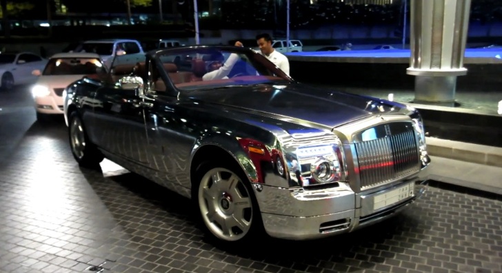 رولز رويس فانتوم “كروم” المكشوفة متواجدة في مدينة دبي لأحد السعوديين Rolls Royce Phantom