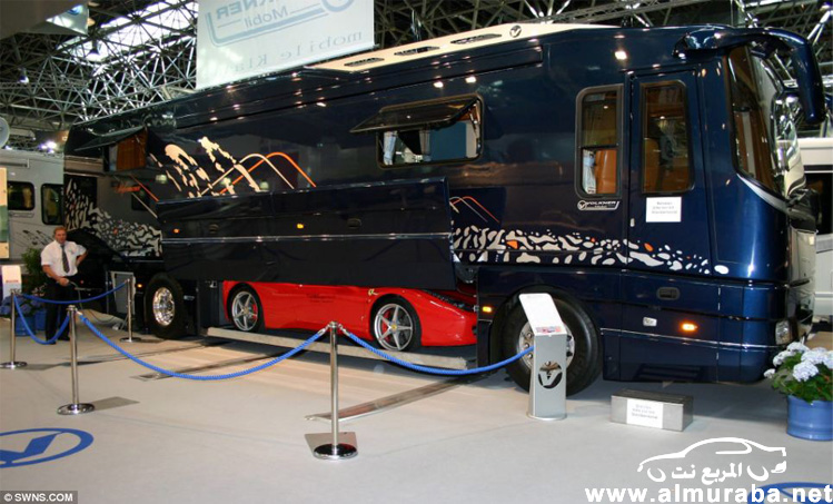 اغلى باص في العالم قمة التنقل والرفاهية في كرفان بقيمة 7 مليون ريال سعودي مع سيارة فيراري بالصور