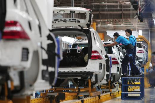 مرسيدس بنز تبدأ تصنيع سيارتها M-Class في مصنعها بدولة إندونيسيا بعد دعم المصنع بأكثر من 150 مليون ريال