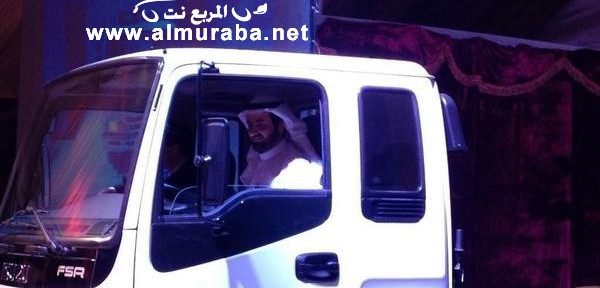 وزير التجارة توفيق الربيعة يدشن اول سيارة ايسوزو يابانية مصنعة في السعودية بالصور 13