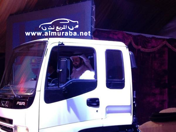 وزير التجارة توفيق الربيعة يدشن اول سيارة ايسوزو يابانية مصنعة في السعودية بالصور 13
