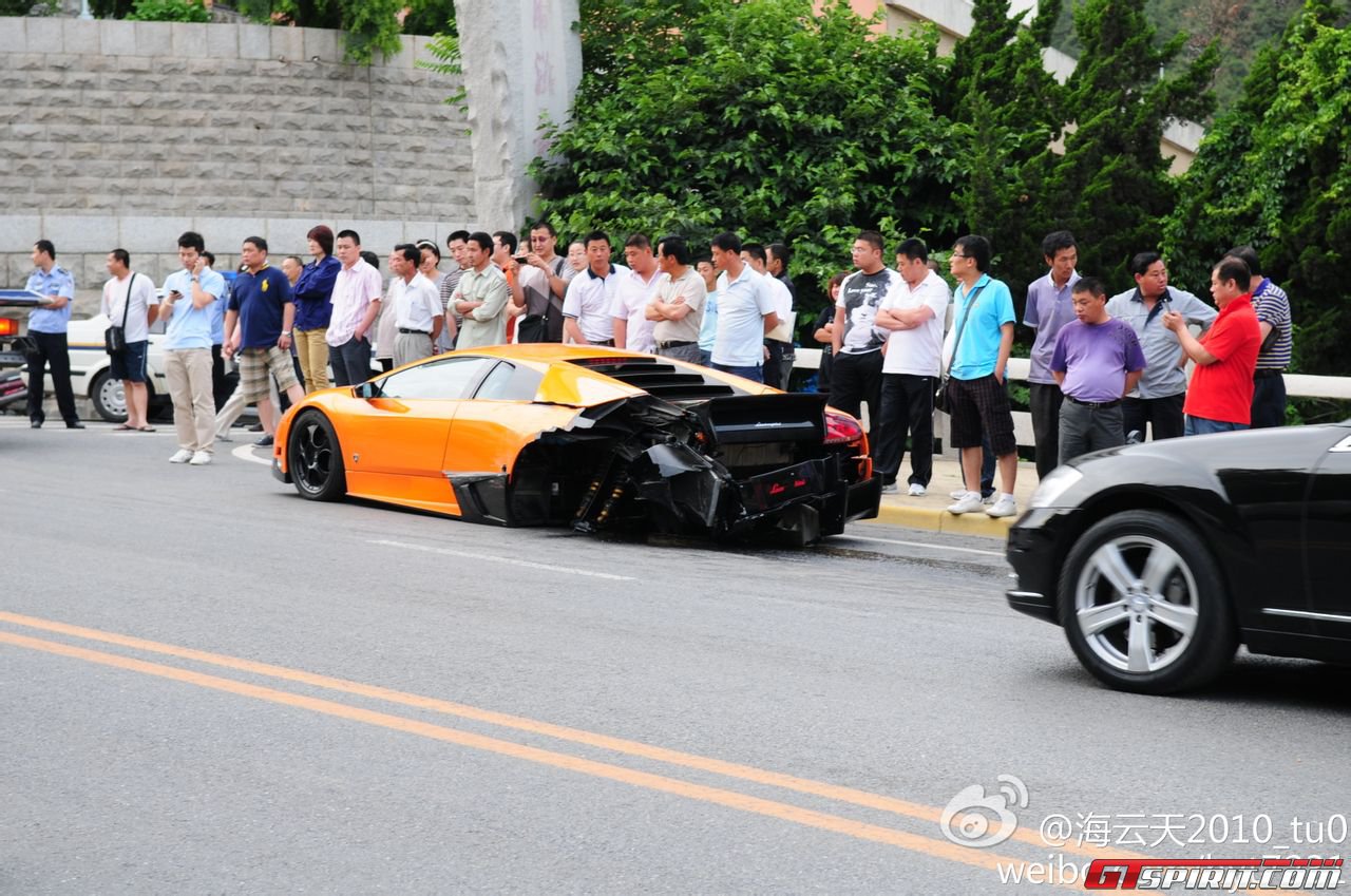 حادث لامبورغيني مورسيلاجو في الصين بسبب عدم الخبرة في قيادة السيارة وكذلك السرعة بالصور