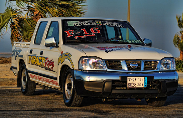 المرور: مخالفة الكتابة او الملصقات على جسم السيارة او زجاجها 150 ريالاً