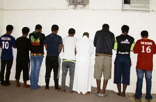 “بالصور” سقوط عصابة سرقة سيارات عملاء البنوك في مدينة جدة بكمين أمني