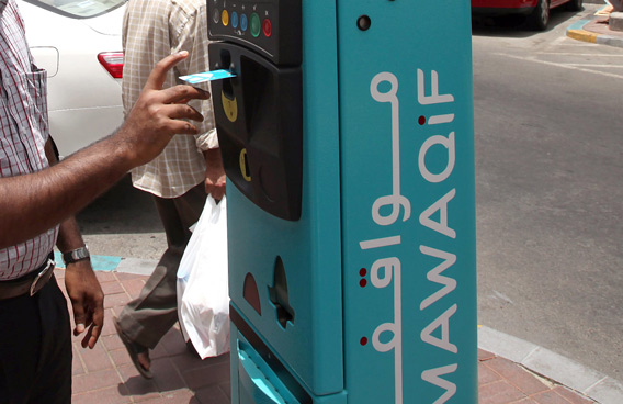 تغريم “مقيم” 24 ألف درهم بسبب تركه سيارته في موقف بمدينة أبوظبي