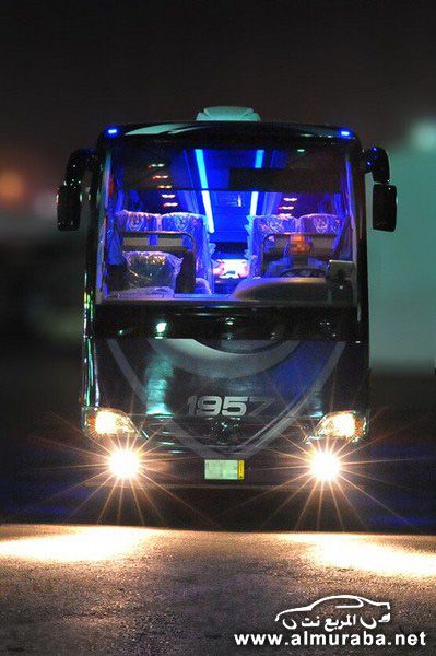 وصول باص الهلال الجديد بالصور المخصص لنادي الهلال السعودي المجهز بأحدث التقنيات من “مرسيدس”