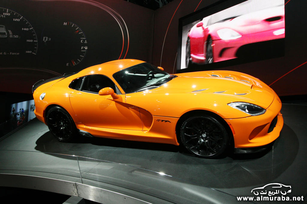 اس ار تي فايبر 2014 المصنعة بألياف الكربون تكشف نفسها في معرض نيويورك SRT Viper