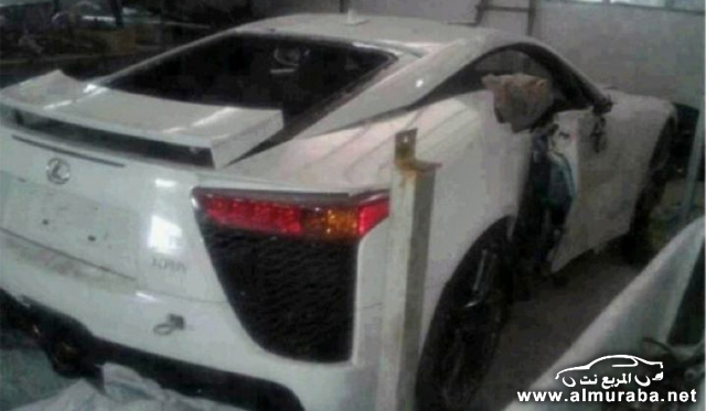 “بالصور” حادث تصادم سيارة لكزس ال اف ايه الفاخرة في الصين Lexus LFA