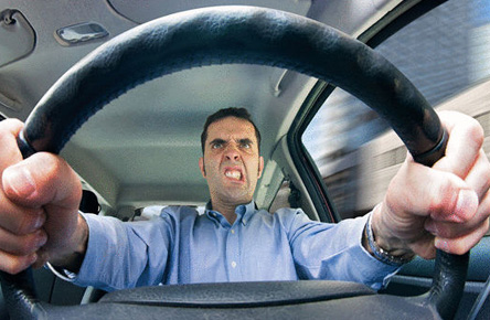 “إختبر نفسك” هل أنت ملتزم بقواعد المرور ولا تمشي على مزاجك؟