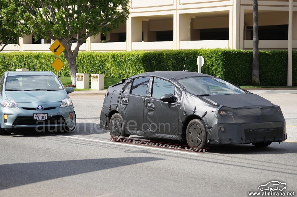 تويوتا بريوس 2015 يتم اختبارها في مرور لوس انجلوس Toyota Prius