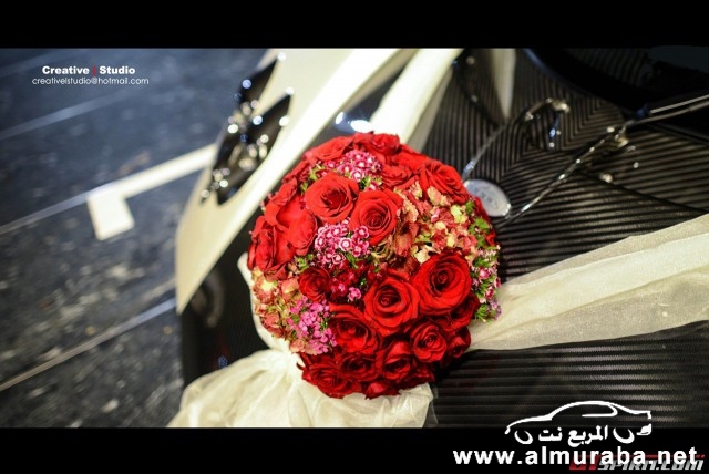 “بالصور” عريس يزف عروسته على اغلى سيارة في العالم “باجاني زوندا” Pagani Zonda