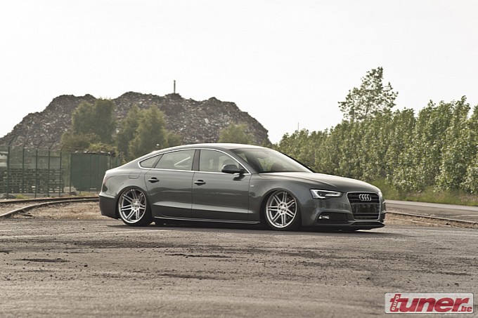 اودي ايه فايف سبورت باك مع التعليق الهوائي وسبائك إطارات 20 إنش Audi A5