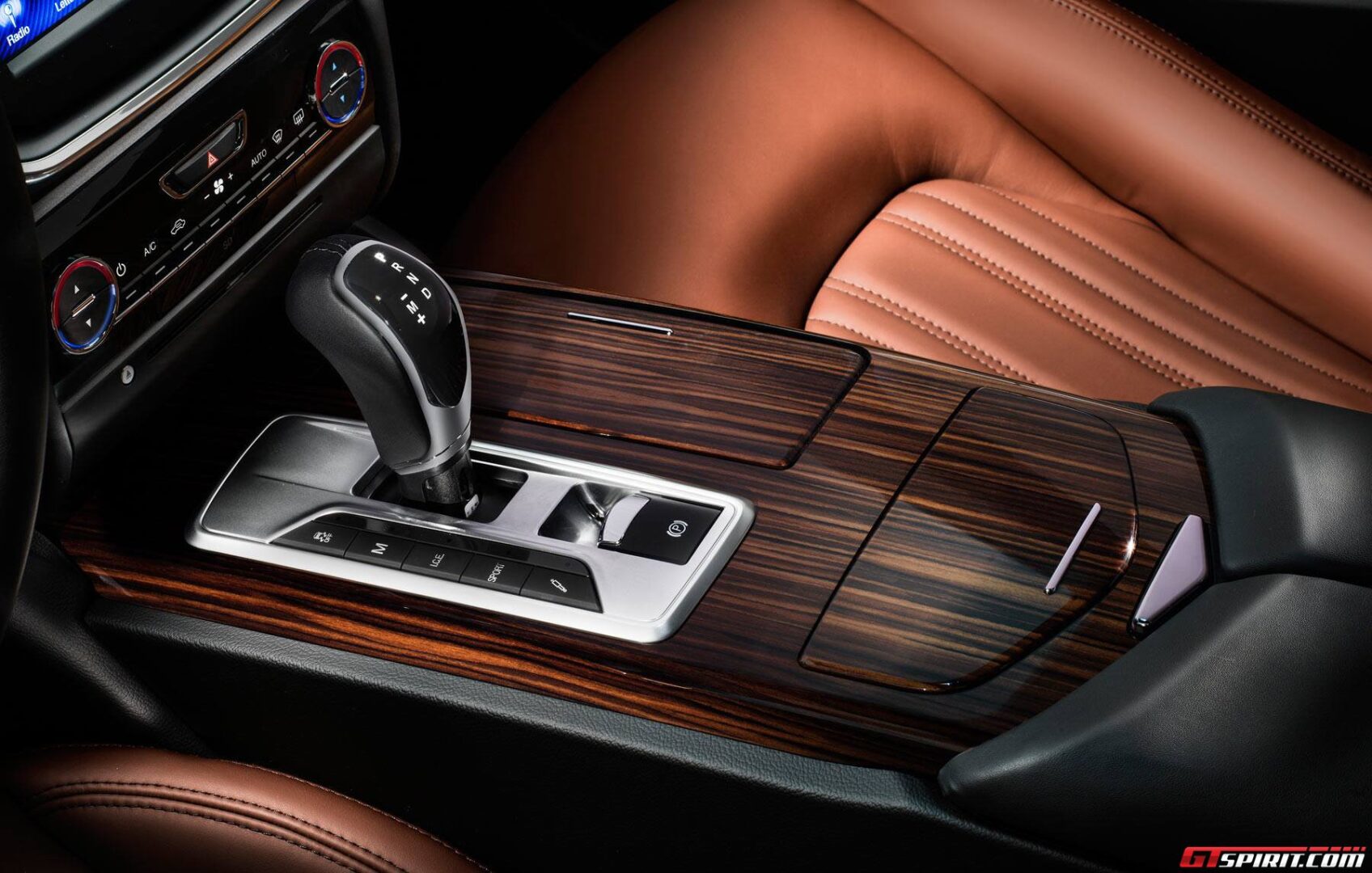 نسخة جديدة من مازيراتي جيبلي باللون الازرق القاتم Maserati Ghibli Blu