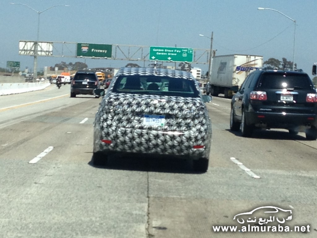 التقاط صور بعتقد انها سيارة لكزس سي تي -200 اتش الصالون الجديدة Lexus CT 200H