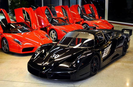السيارة النادرة فيراري FXX السوداء لمايكل شوماخر معروضه للبيع مقابل 10 ملايين ريال