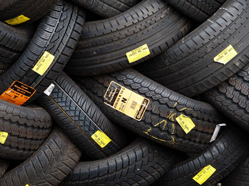 وش تسوي عند انفجار احد الاطارات في سيارتك؟ حتى لاتحصل حوادث كارثية لاسمح الله