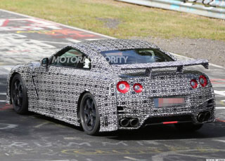 نيسان 2015 جي تي ار نيسمو الجديدة تظهر خلال اختبارها النهائي Nissan GT-R NISMO