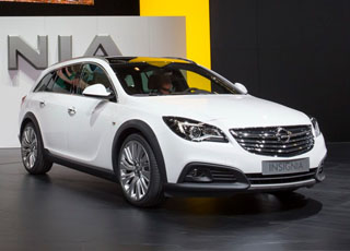 أوبل إنسيجنيا تعلن عن نموذج سيارتها المحدث في معرض فرانكفورت للسيارات Opel Insignia