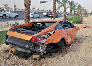 “بالصور” حادث لامبورجيني جالاردو في مدينة الرياض بسبب السرعة