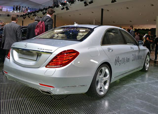 اس 500 مرسيدس بالمكونات الهجينة تظهر لأول مرة في معرض فرانكفورت Mercedes-Benz S500