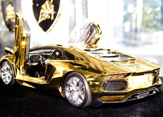 “بالصور” لامبورجيني افنتادور الاغلى في العالم مكونة من الذهب والاحجار الكريمة ب27 مليون ريال سعودي