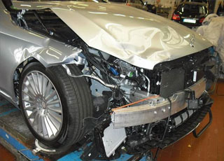 مرسيدس اس كلاس 2014 W222 الجديدة تتعرض لحادث Mercedes-Benz S-Class