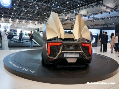 أول ظهور للسيارة الخارقه لايكان الرياضية فى معرض دبي الدولي للسيارات