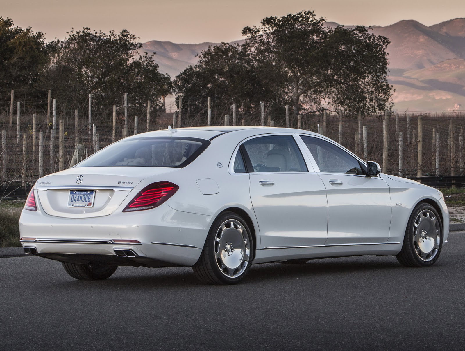 Mercedes-Maybach-S600-2
