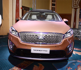 كيا الجبر تدشن جديد كيا موتورز سورينتو 2015 وكرنفال 2015 الجديدة كلياً